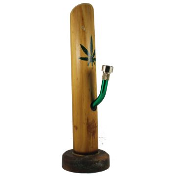 Bang en Bambou avec Feuille de Cannabis