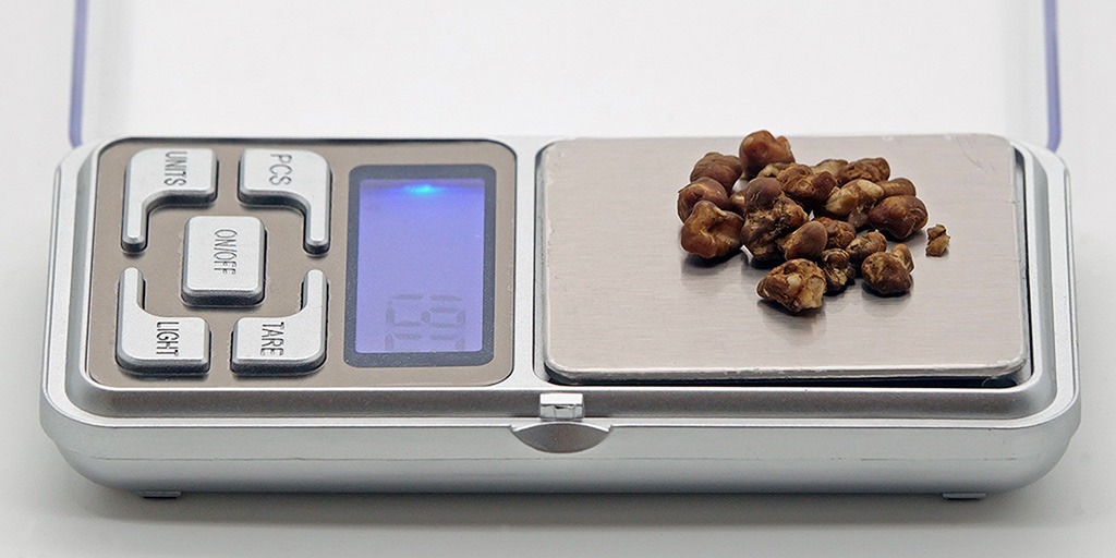 Une balance avec une microdose de truffes magiques.